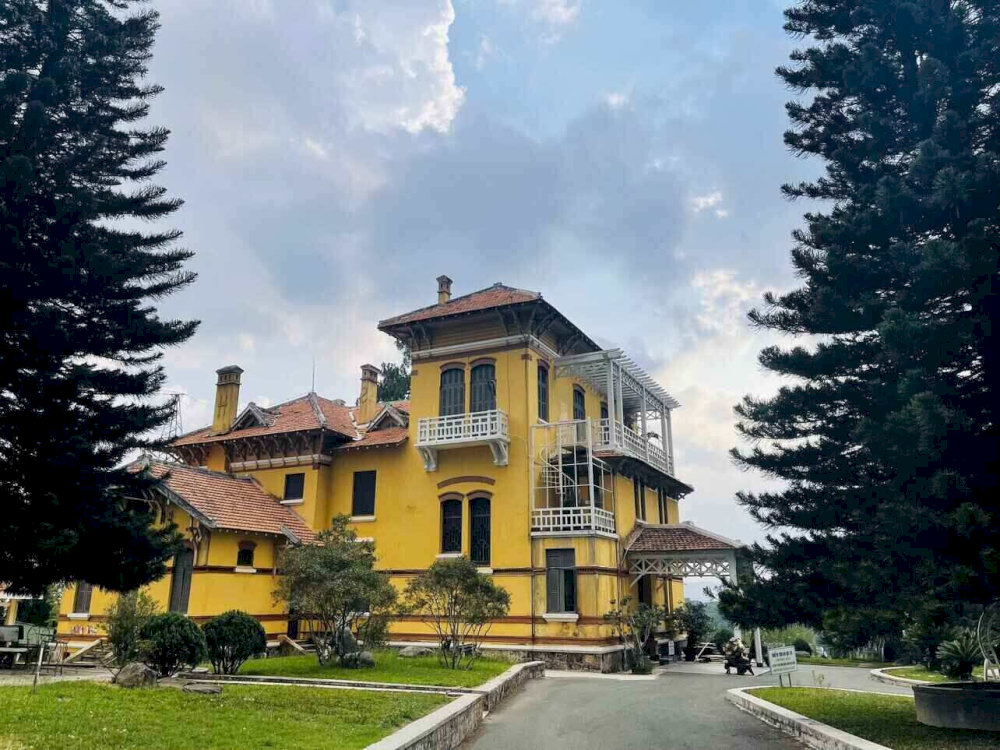 Du khách có thể tham quan Cung Nam Phương Hoàng Hậu